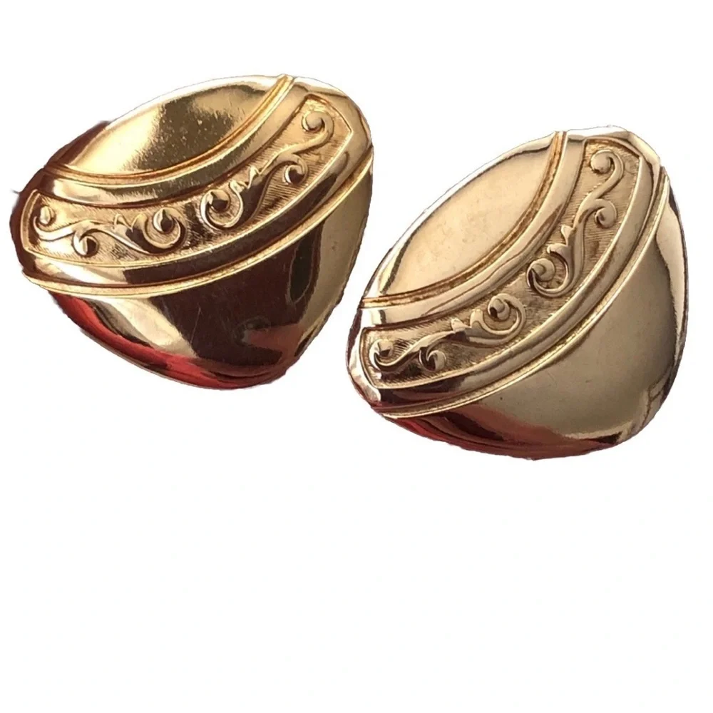 Gold Tone Embossed Triangle Vintage Cuff Links